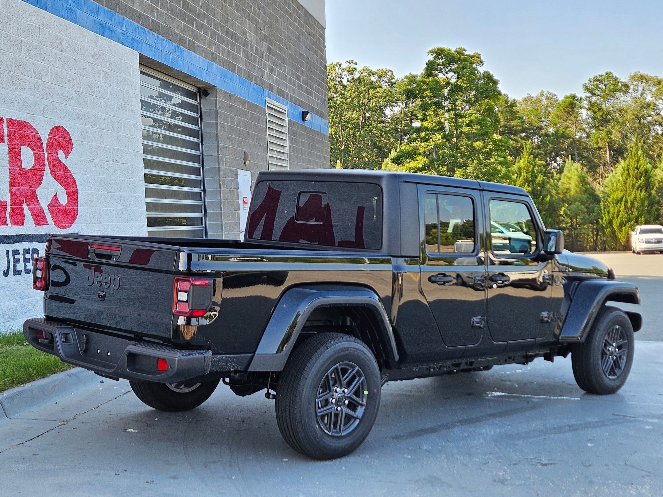 2025 Jeep Gladiator Sport photo 6