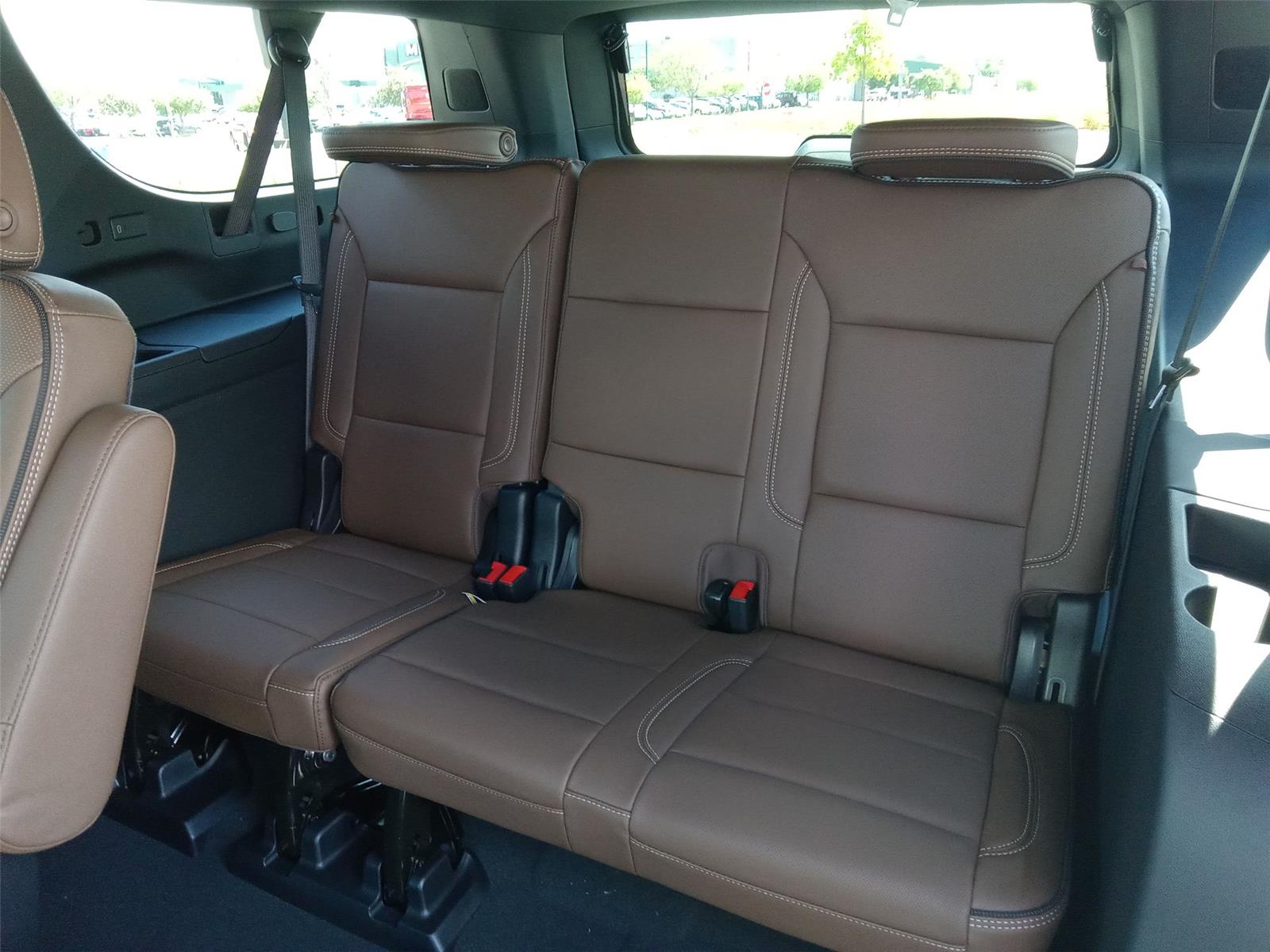 2025 Chevrolet Suburban High Country photo 12