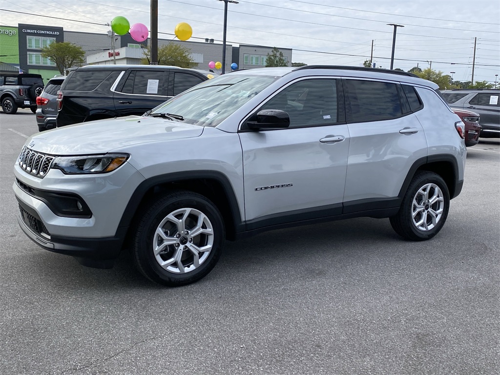 2025 Jeep Compass Latitude photo 9