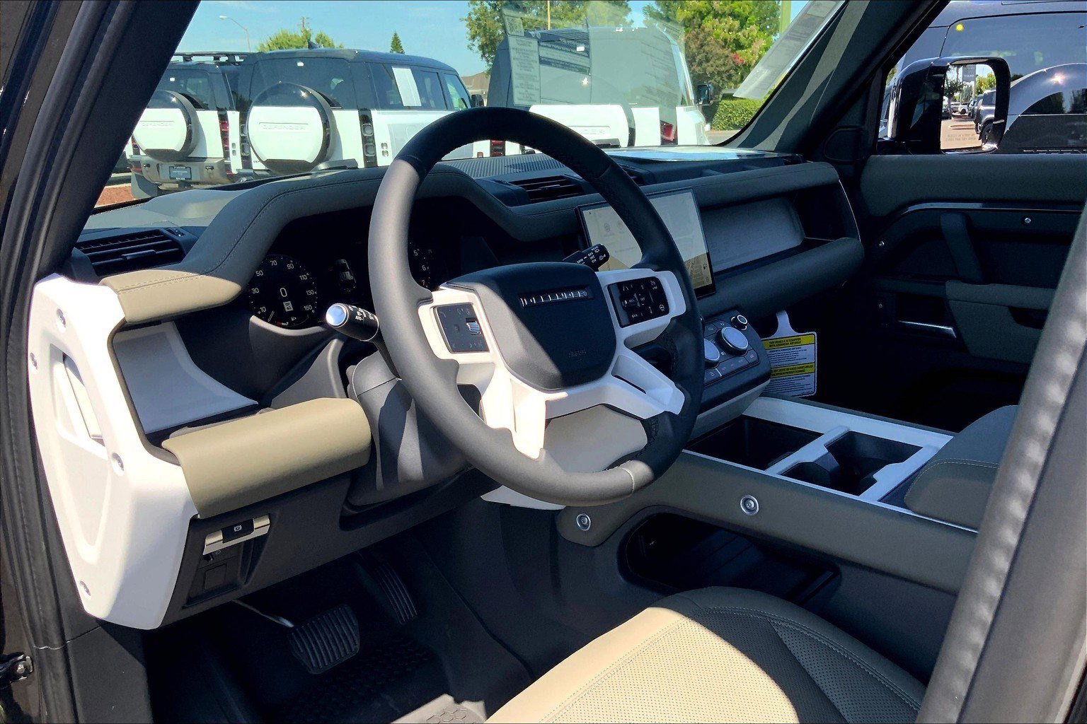 2025 Land Rover Defender 110 X-Dynamic SE photo 8