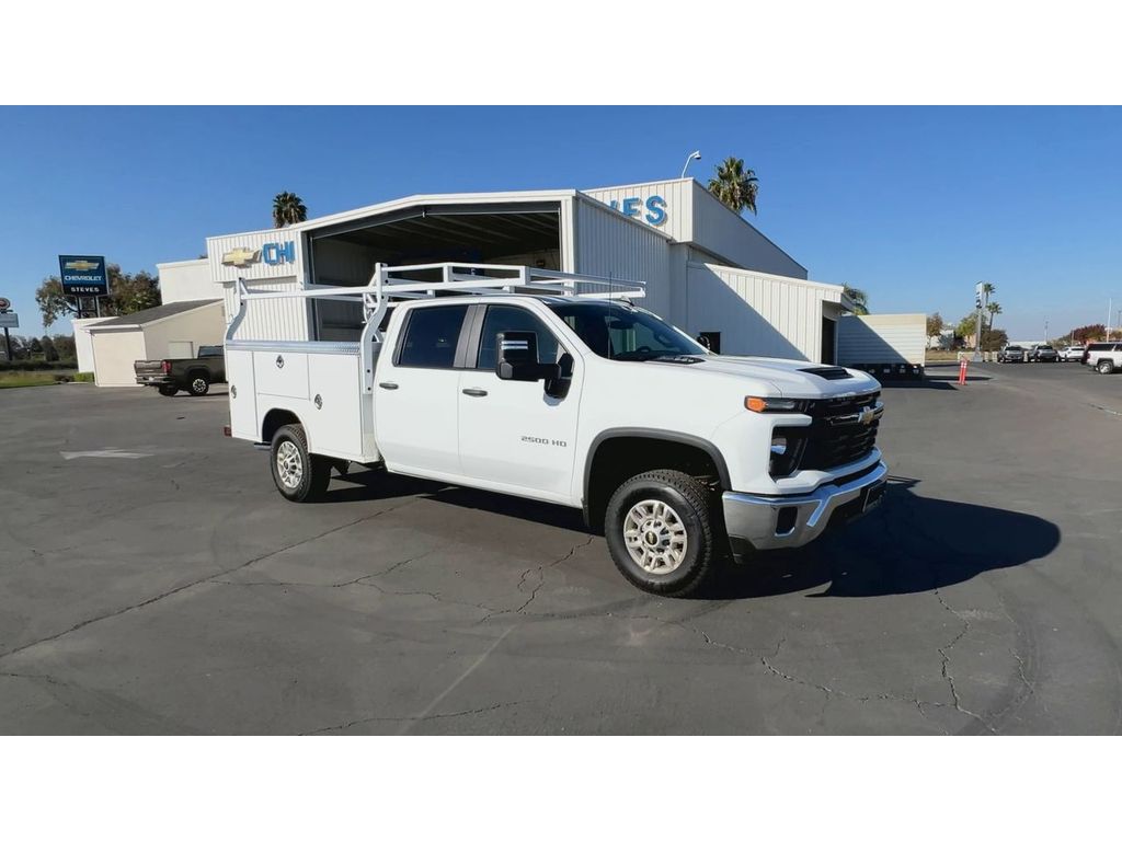 2025 Chevrolet Silverado 2500HD photo 2