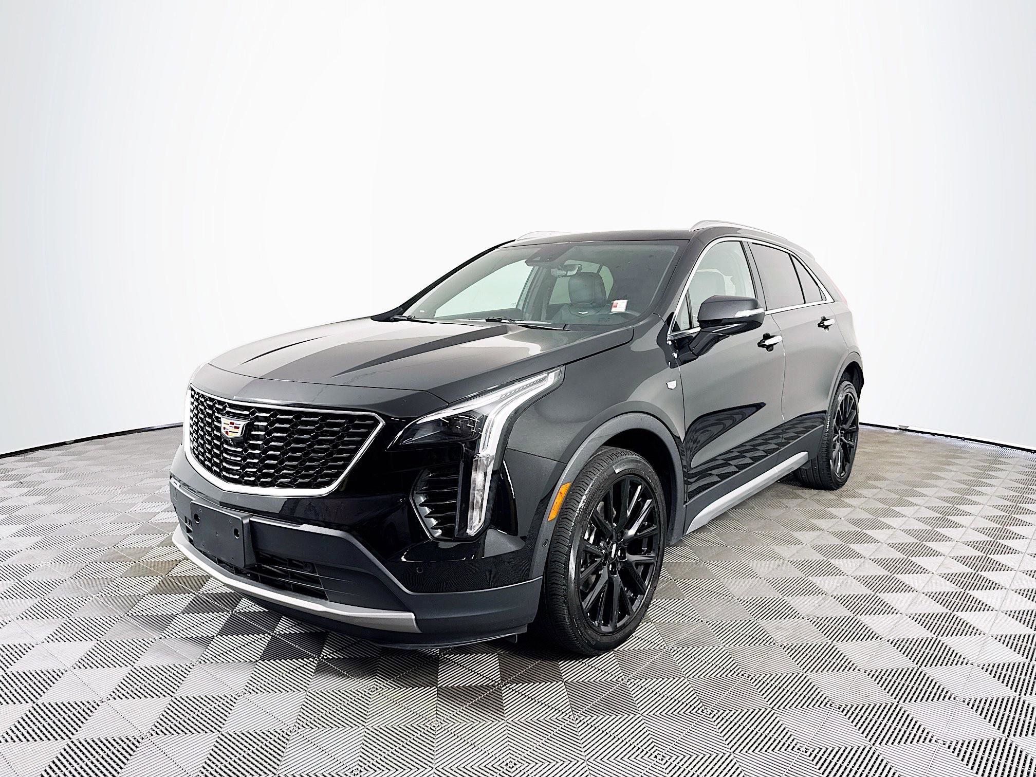 2022 Cadillac XT4 Premium Luxury photo 3