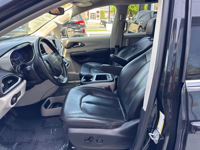 2022 Chrysler Pacifica Touring L photo 15