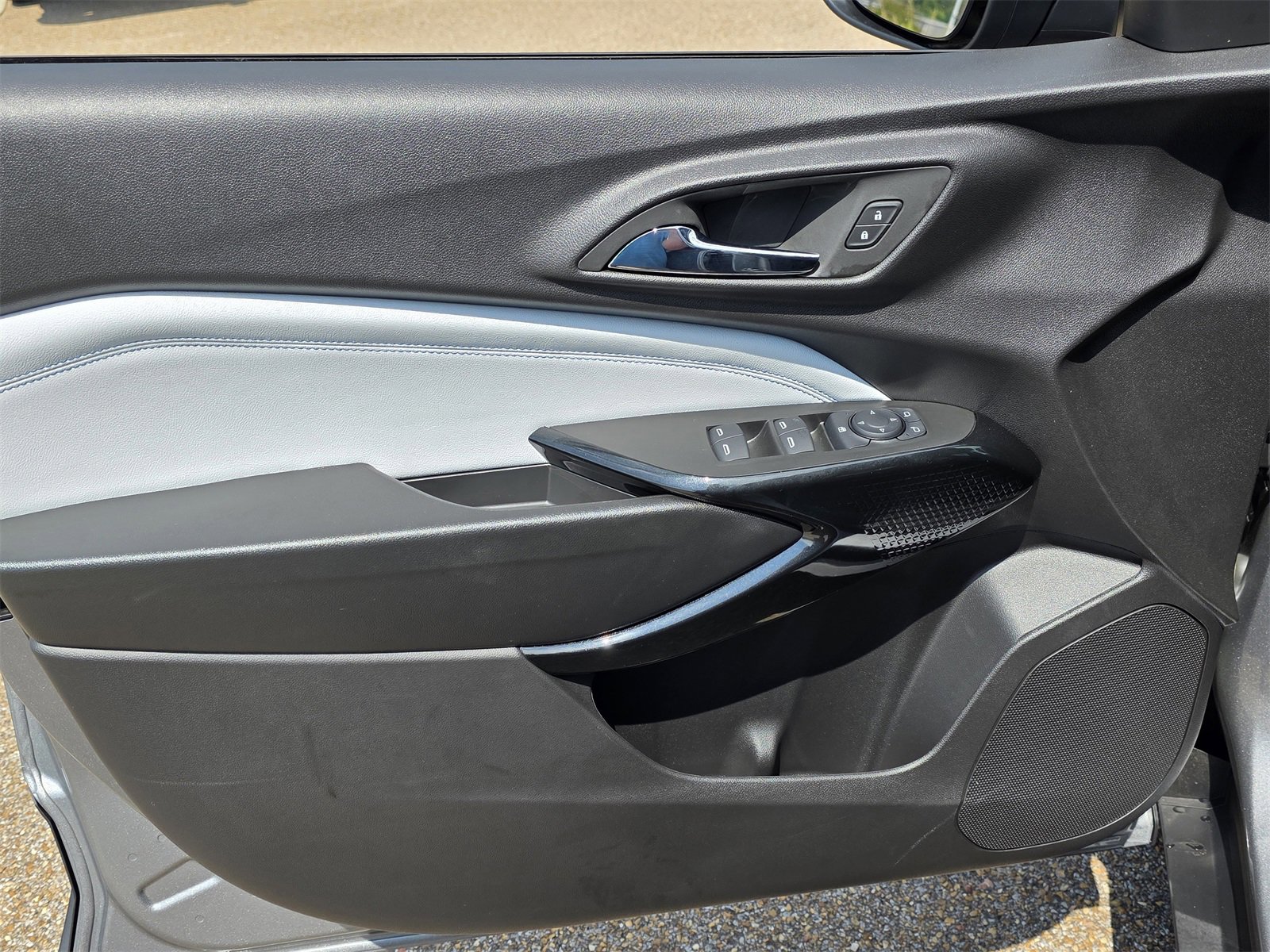 2025 Chevrolet Trax LT photo 15