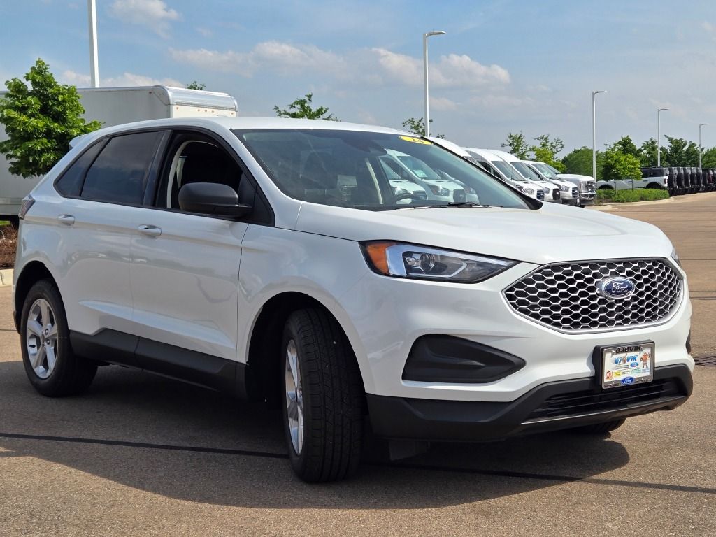 2024 Ford Edge SE photo 3