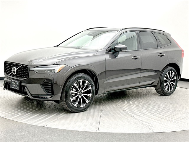 2025 Volvo XC60 Plus's photo