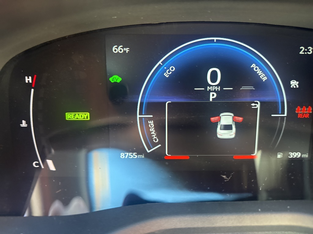 2025 Toyota Camry SE's photo