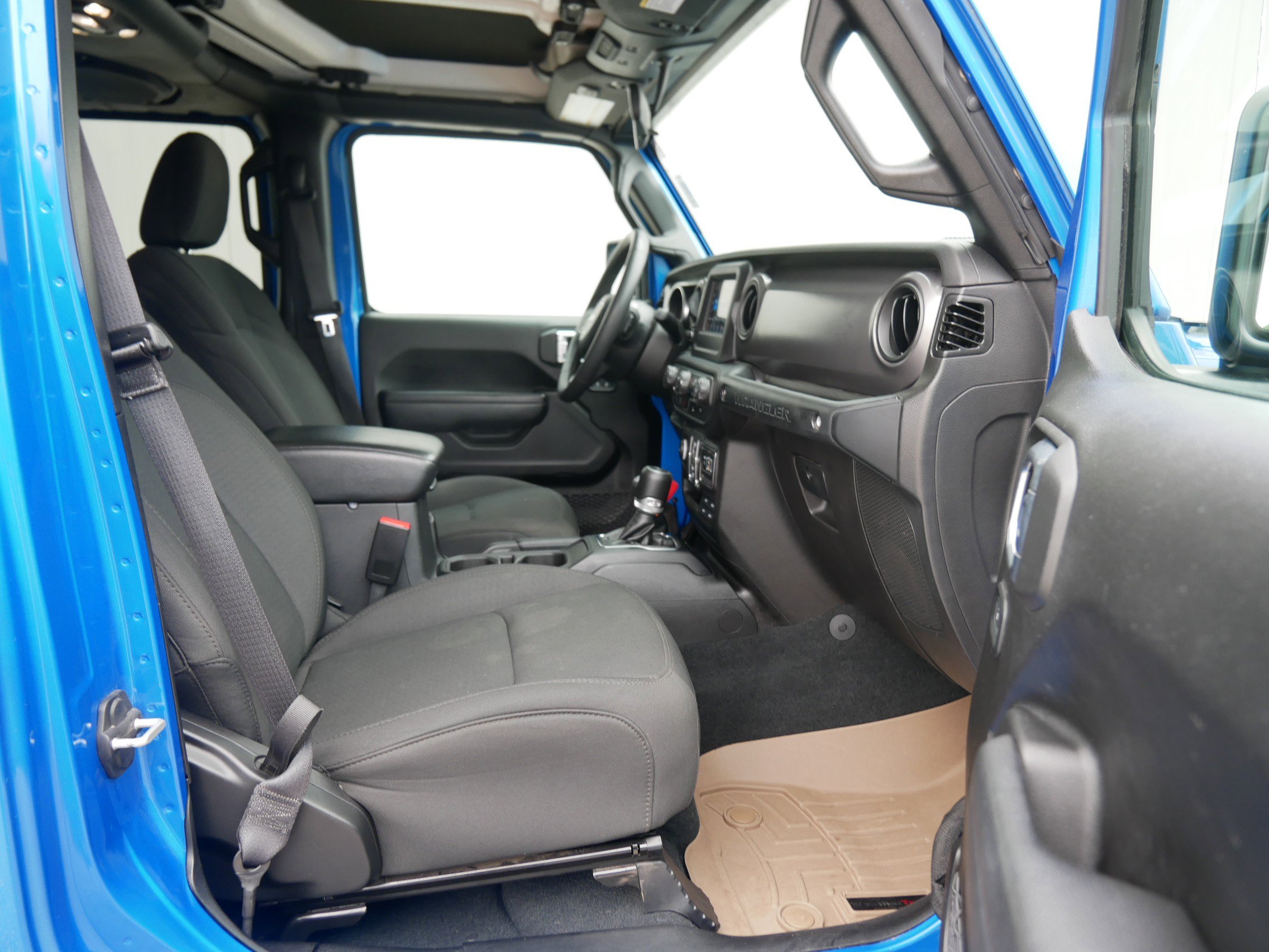 2023 Jeep Wrangler Willys photo 12