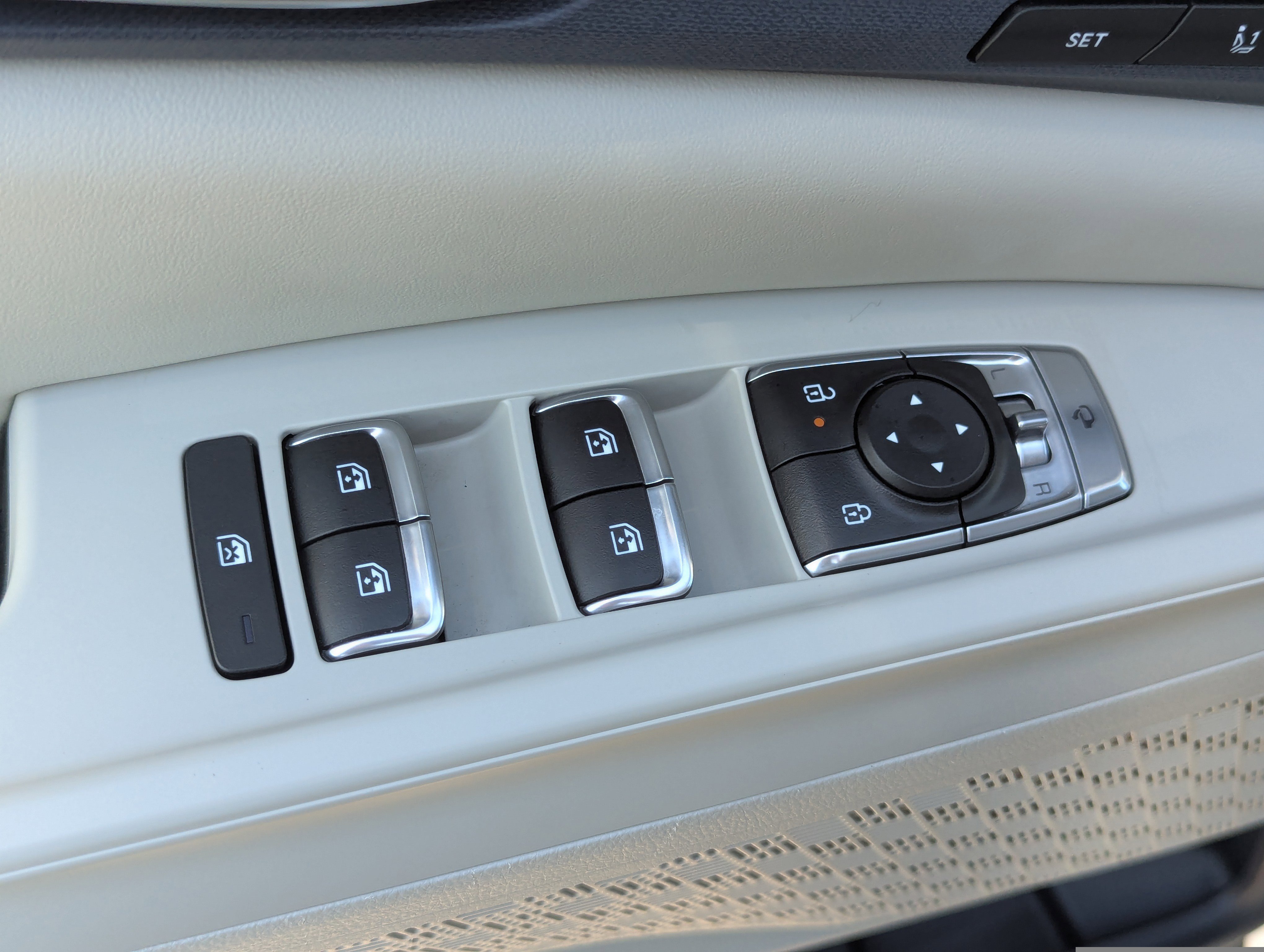 2025 Kia Carnival EX photo 7