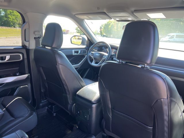 2023 Ford Explorer XLT photo 33