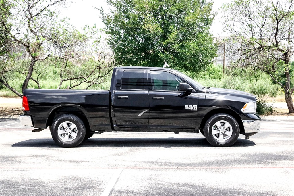2024 Ram 1500 SLT photo 4