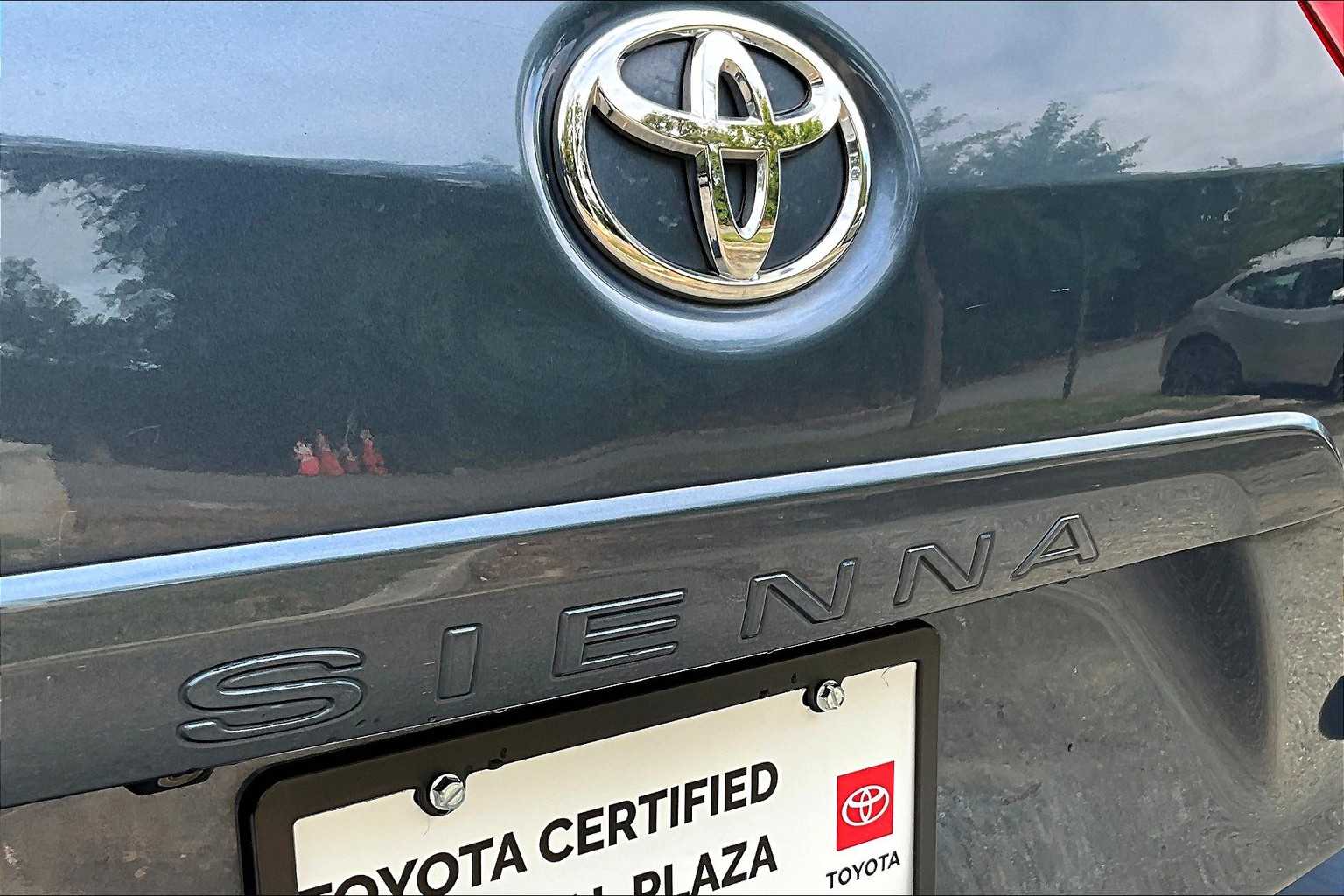 2014 Toyota Sienna LE photo 29