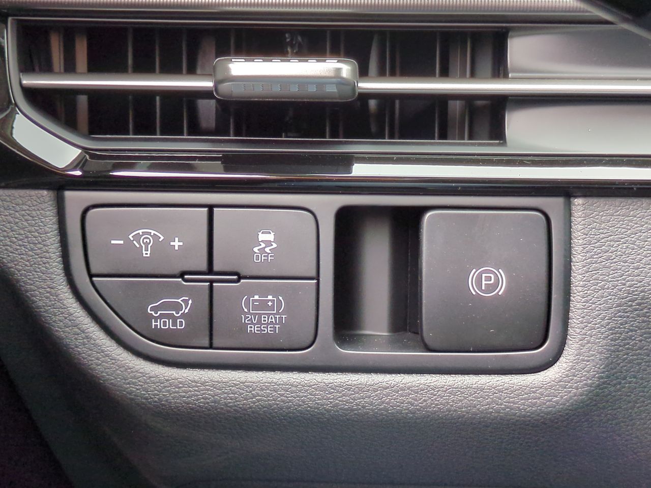 2026 Kia Sportage Hybrid EX photo 16