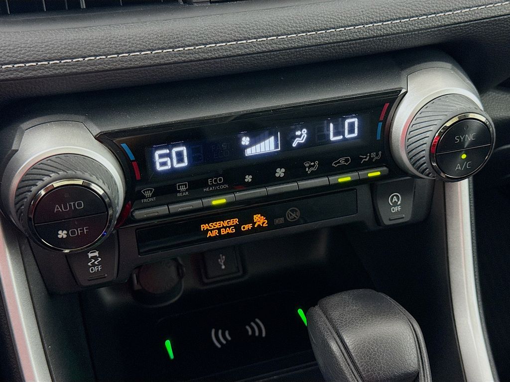 2022 Toyota RAV4 XLE photo 15