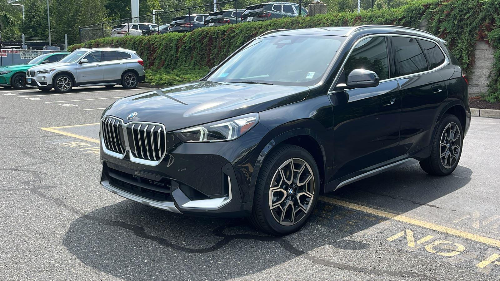 New 2025 Black Sapphire Metallic BMW xDrive28i image 3