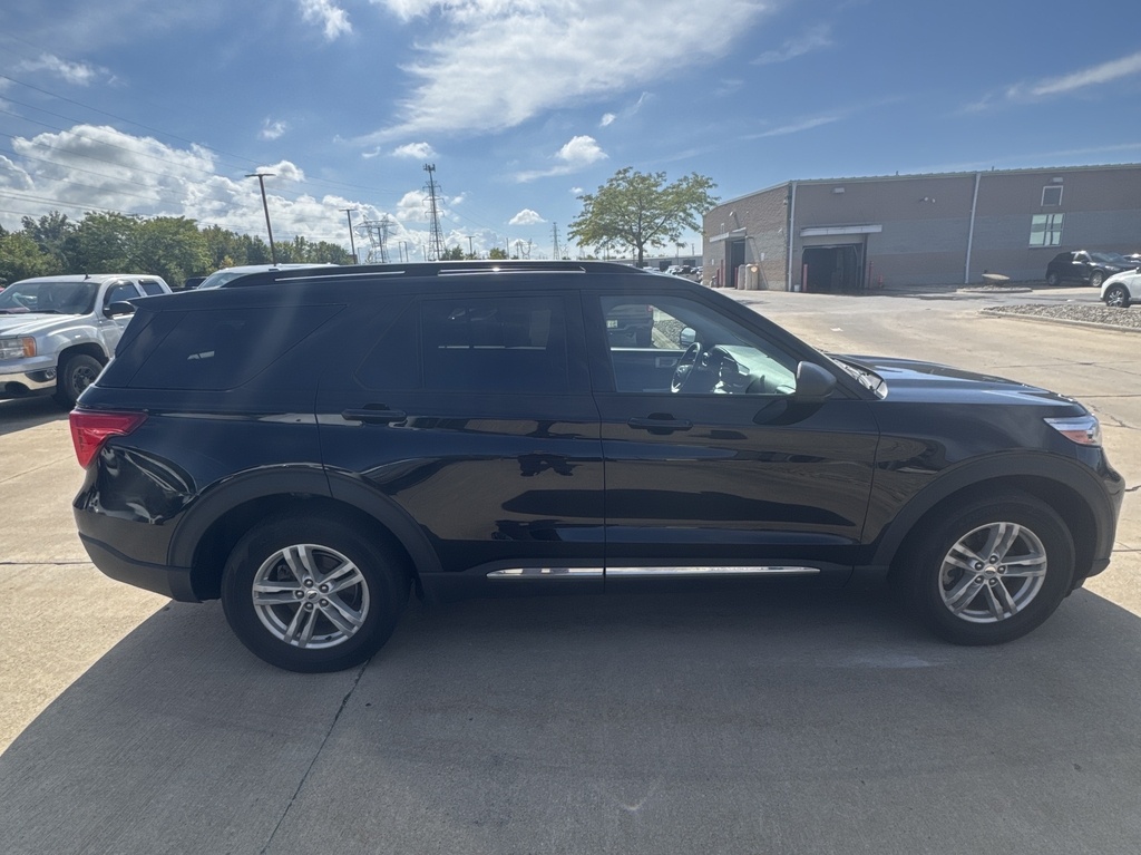 2022 Ford Explorer XLT photo 2