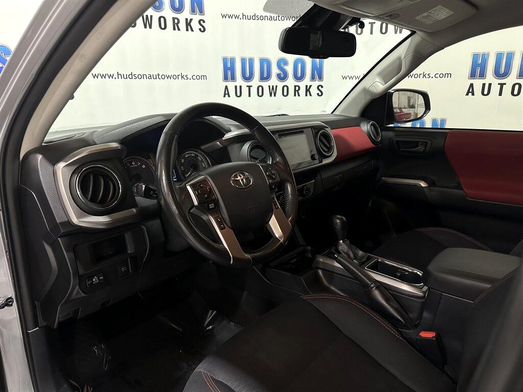 2018 Toyota Tacoma SR5 photo 15