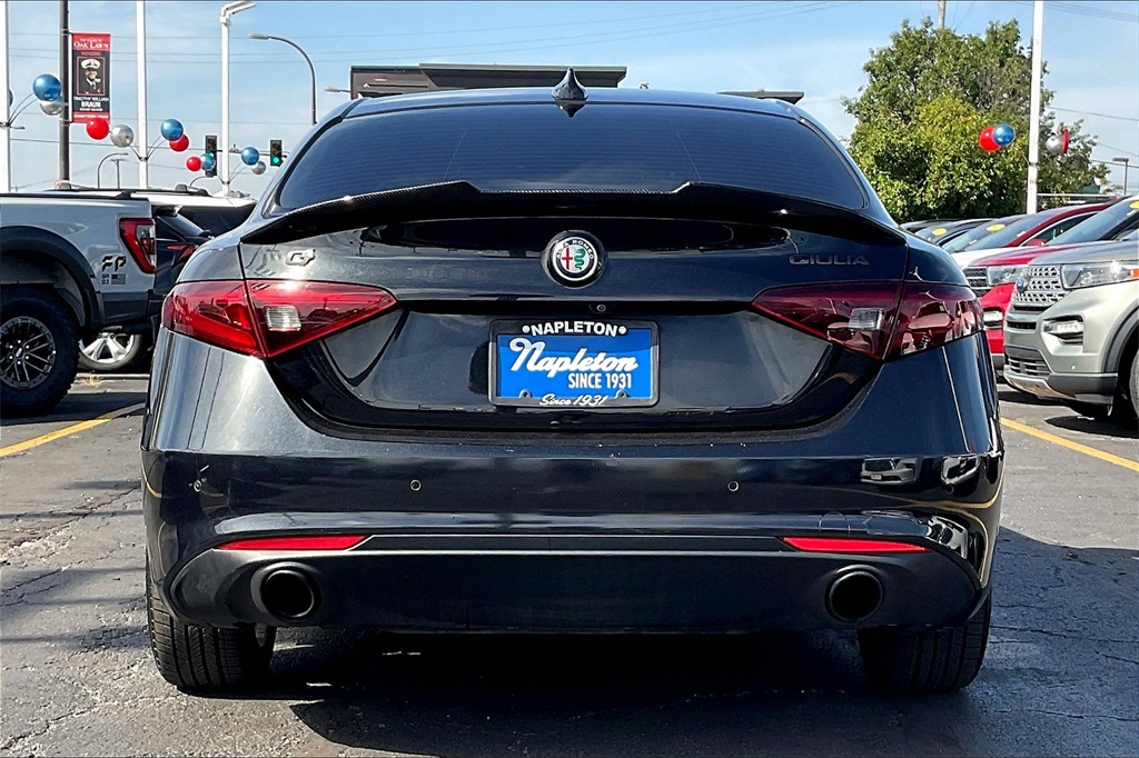 2019 Alfa Romeo Giulia Base photo 3