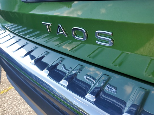 2025 Volkswagen Taos SE photo 7