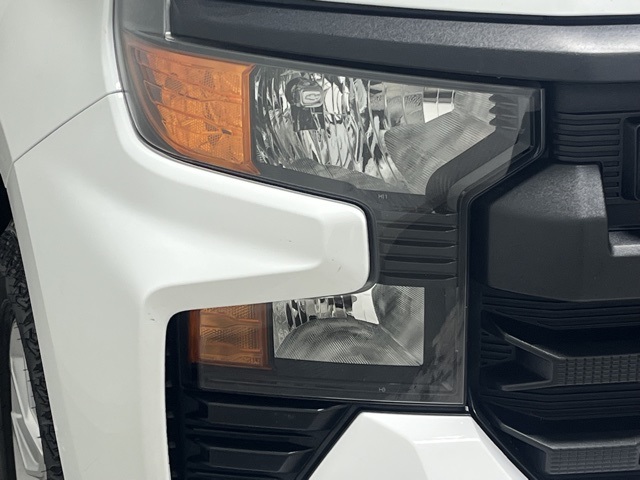 2023 Chevrolet Silverado 1500 Custom photo 3