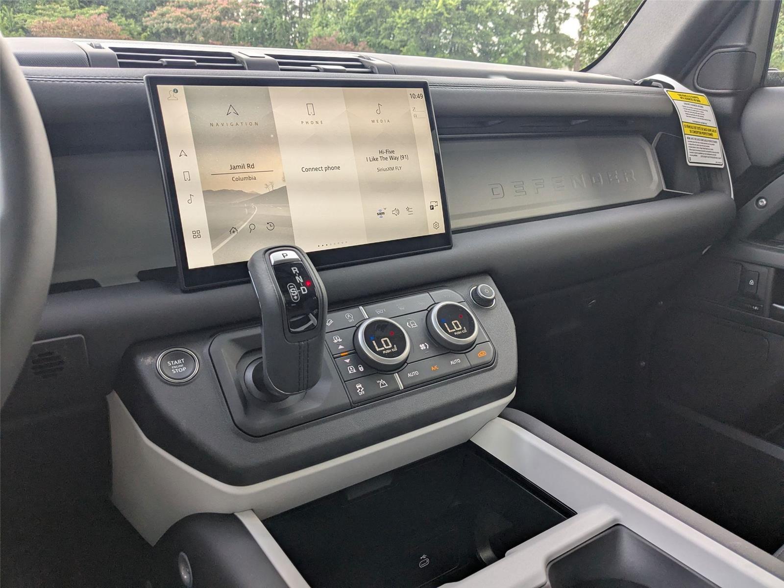 2025 Land Rover Defender 110 S photo 19