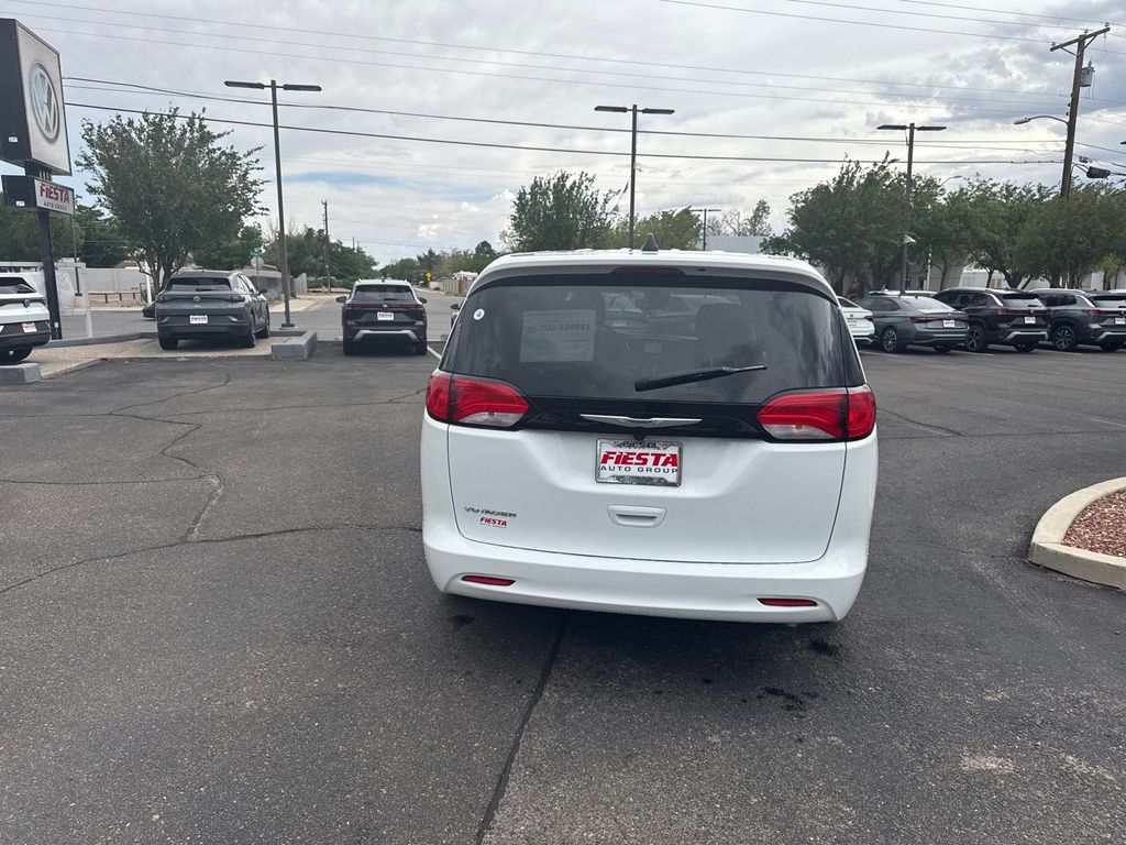 2023 Chrysler Voyager LX photo 17