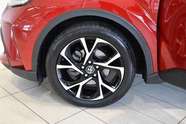 2021 Toyota C-HR XLE photo 22
