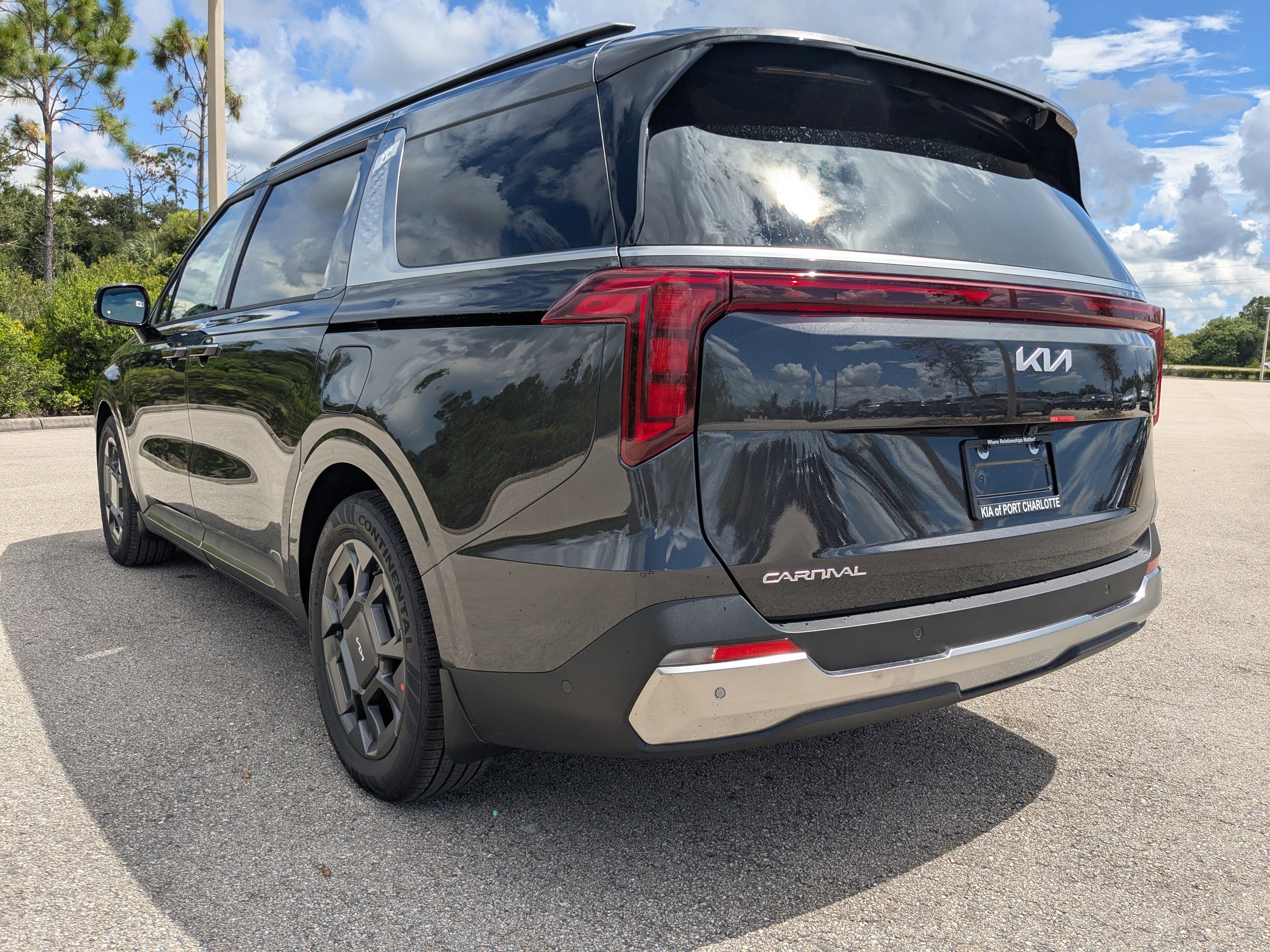 2026 Kia Carnival SX photo 4