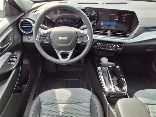 2025 Chevrolet Trax LT photo 2