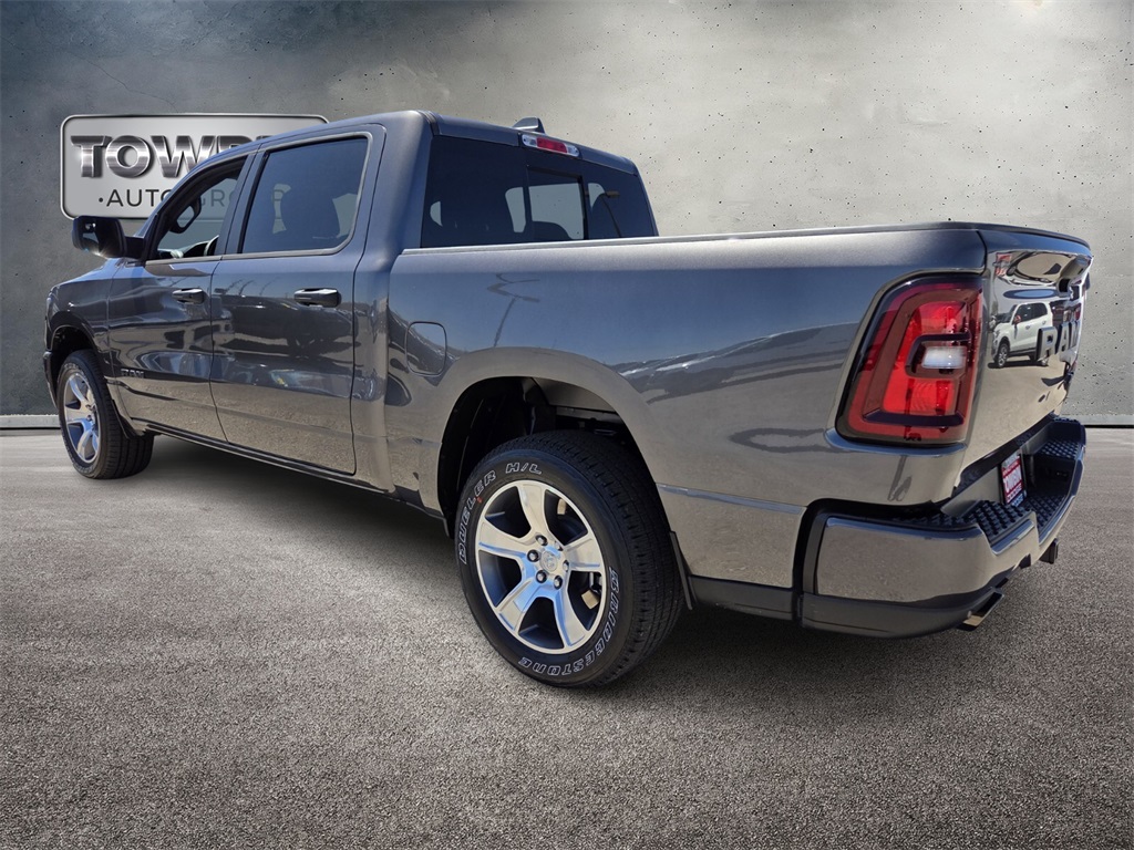 2025 Ram 1500 Tradesman photo 3