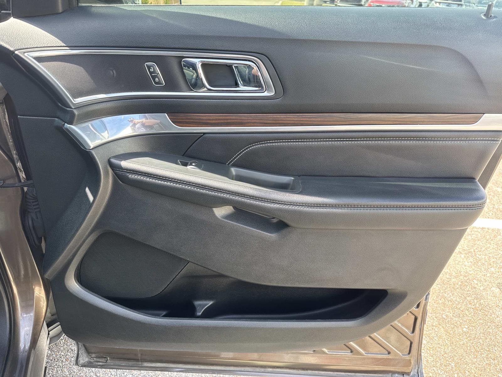 2016 Ford Explorer Limited photo 13