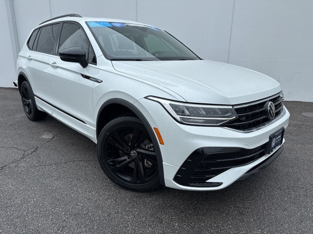 Certified 2023 Volkswagen Tiguan SE R-LINE BLACK with VIN 3VV8B7AXXPM004177 for sale in Kansas City