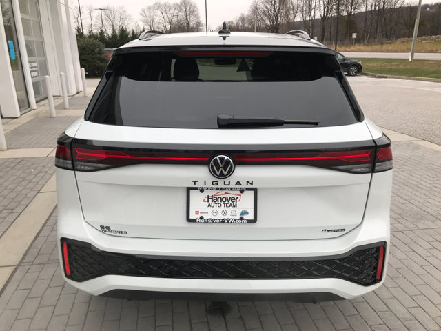 2026 Volkswagen Tiguan SE R-Line Black photo 4