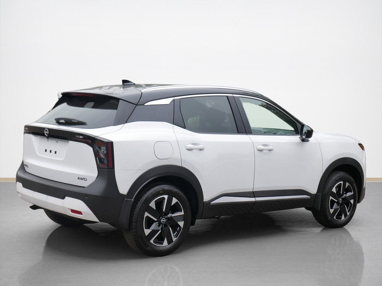 2025 Nissan Kicks SV photo 2