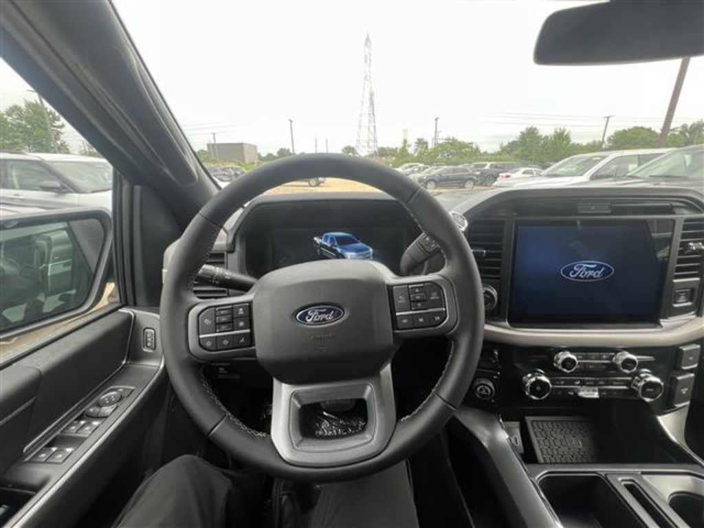 2025 Ford F-150 XLT photo 9