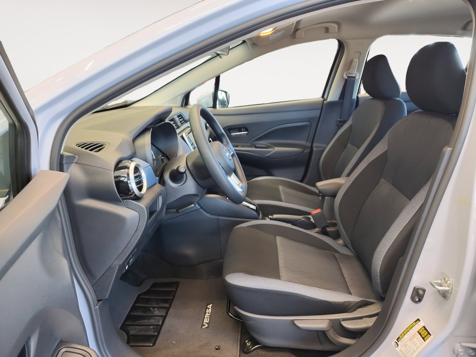 2025 Nissan Versa SV photo 18