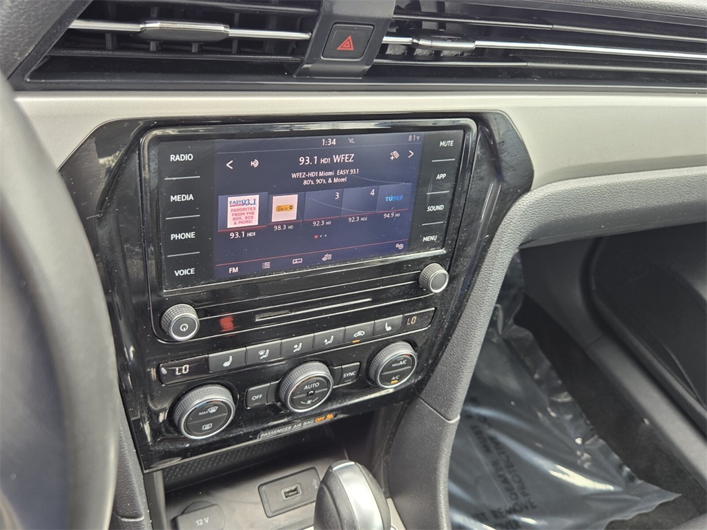 2022 Volkswagen Passat 2.0T SE photo 19