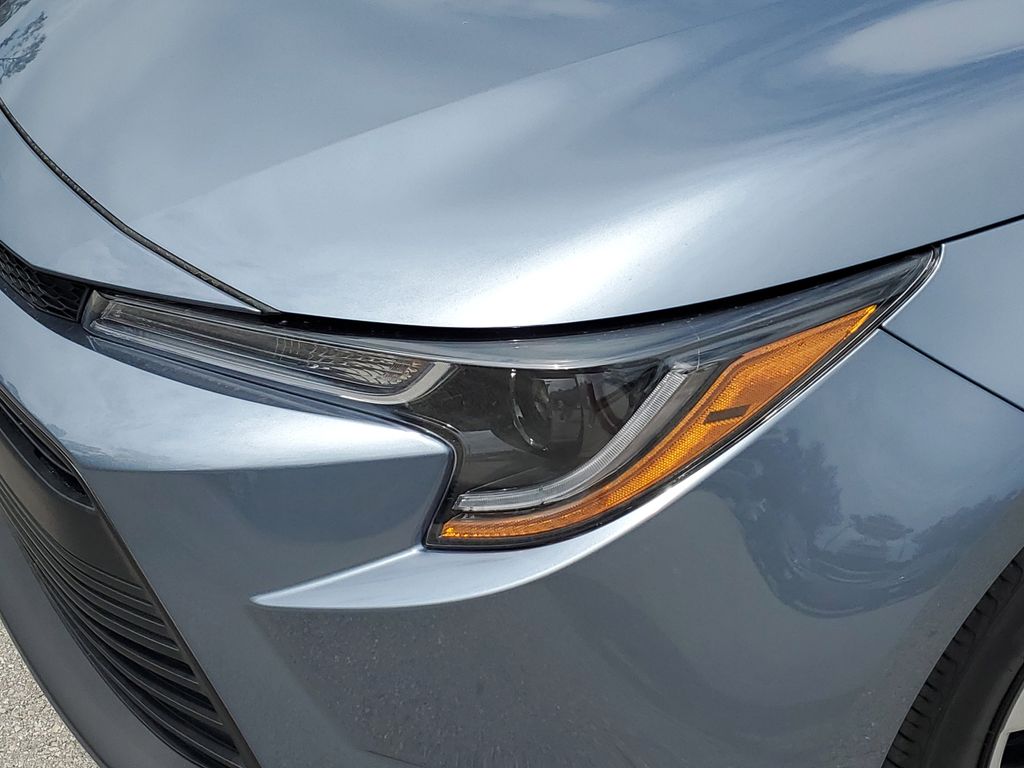 2025 Toyota Corolla LE photo 11