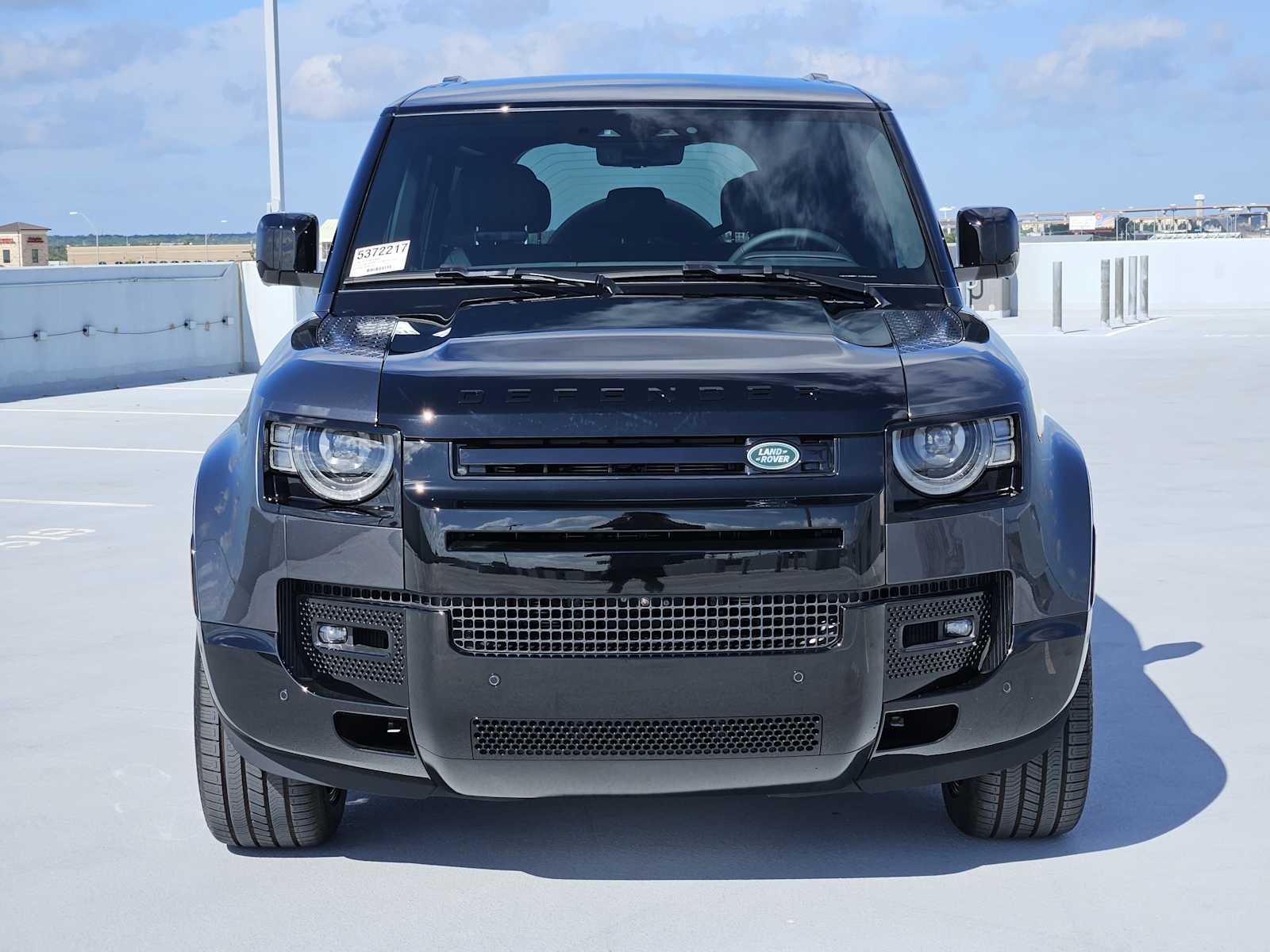2025 Land Rover Defender 110 photo 2