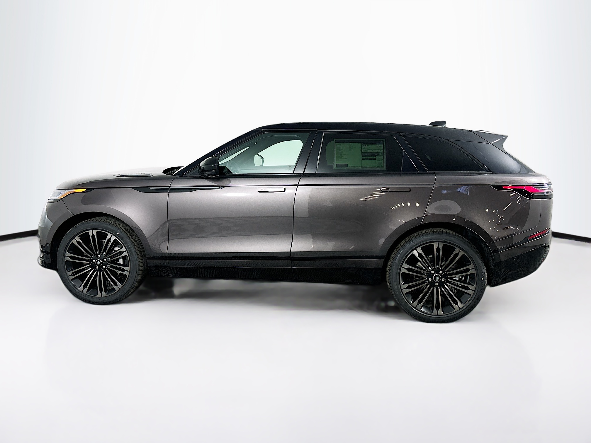 2026 Land Rover Range Rover Velar SE photo 5