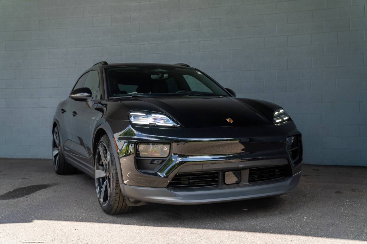 2025 Porsche Macan 4 Electric photo 13