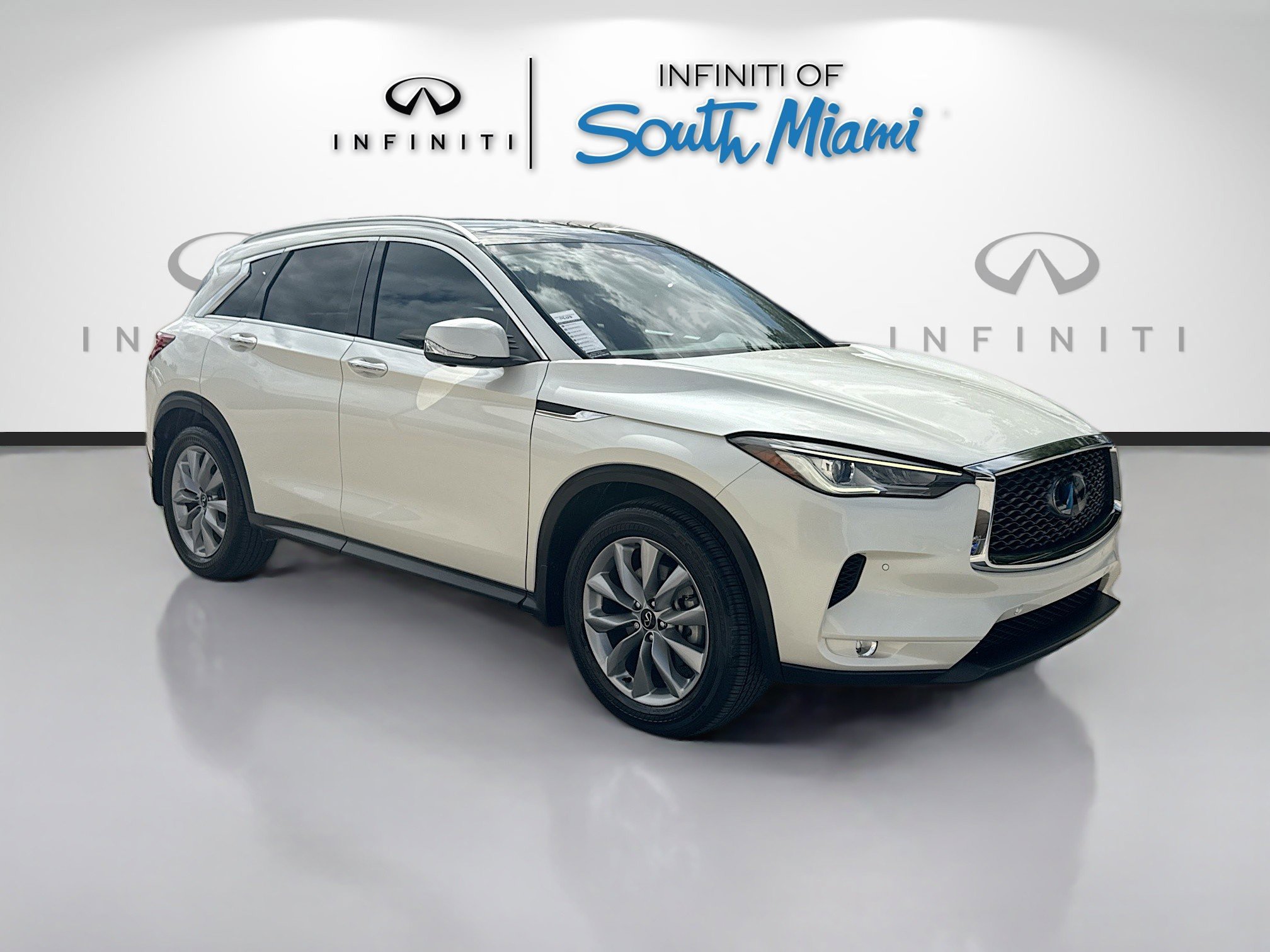 2022 INFINITI QX50 Essential's photo