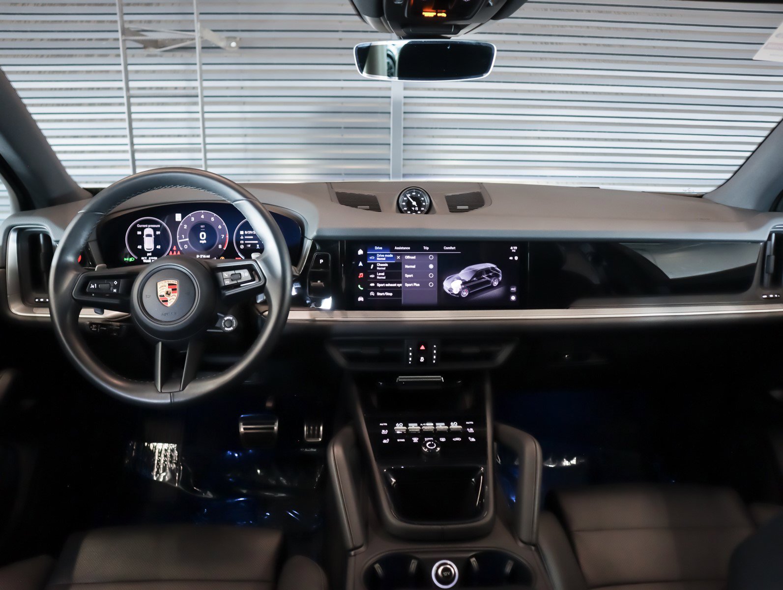 2024 Porsche Cayenne S photo 14