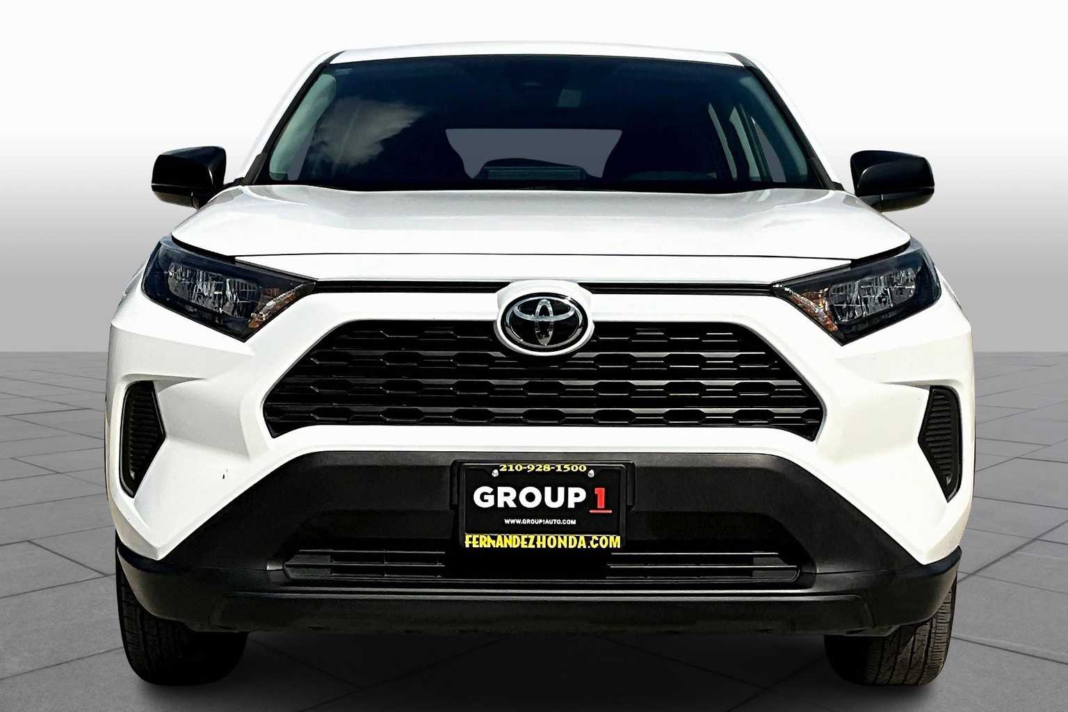 2022 Toyota RAV4 LE photo 3
