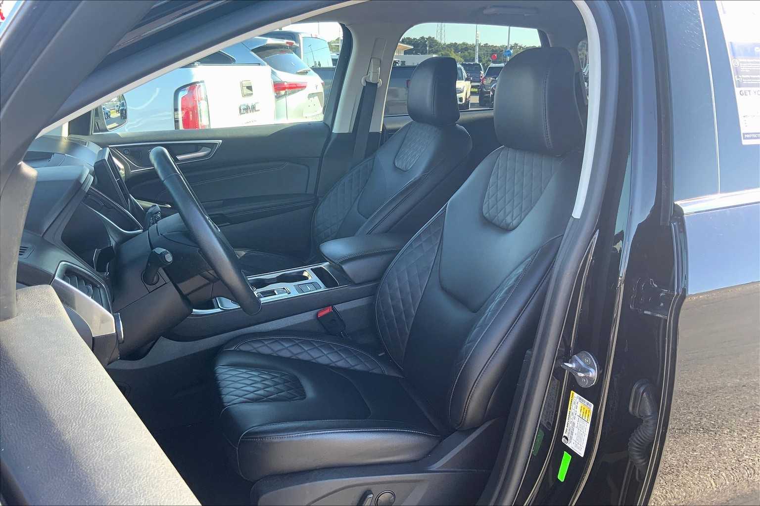 2024 Ford Edge Titanium photo 7