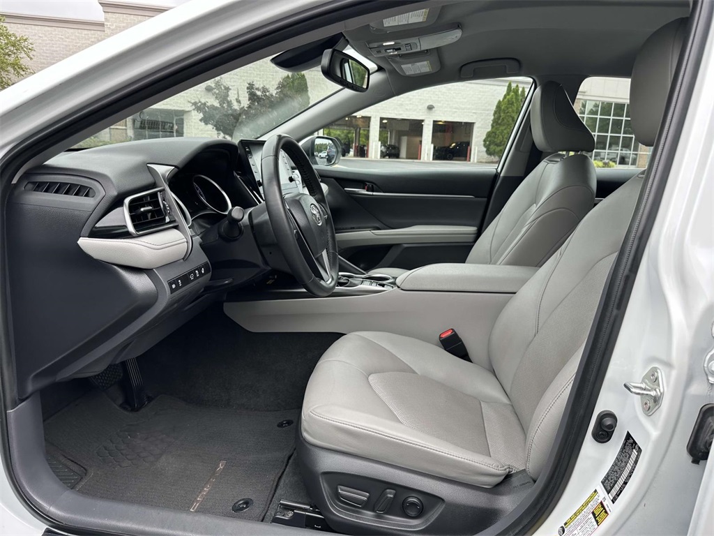 2022 Toyota Camry Hybrid XLE photo 15