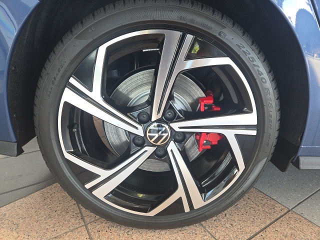 2025 Volkswagen Golf GTI SE photo 9