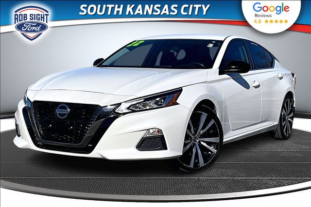 2022 Nissan Altima SR's photo