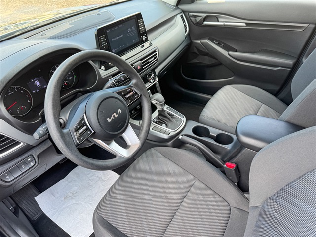 2023 Kia Seltos LX photo 13