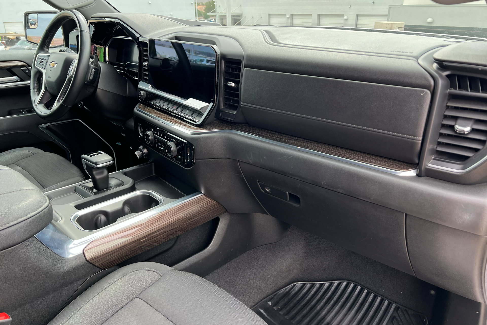 2024 Chevrolet Silverado 1500 LT photo 23